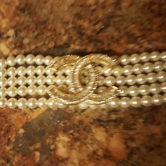 Crystal embellished initial pearl choker - Picture 4 of 4